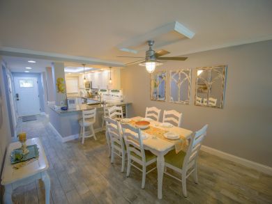 Two Bedroom Condo with Beach Access and Sleeps 6